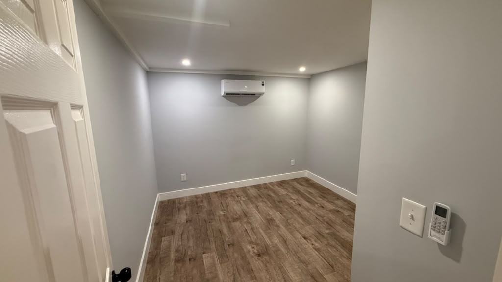 1099 Center St Sw #B - Photo 7 of 10