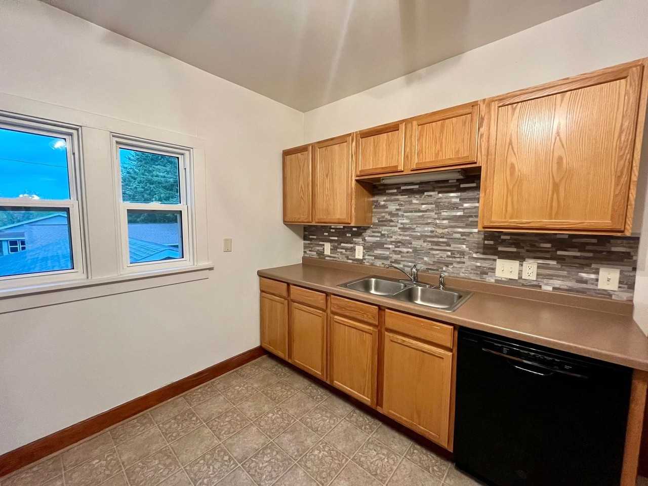 730 Wabash Street - Photo 4 of 36