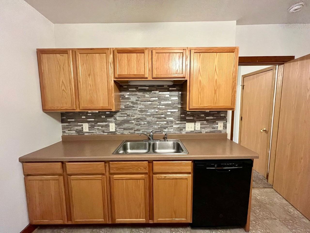 730 Wabash Street - Photo 5 of 36