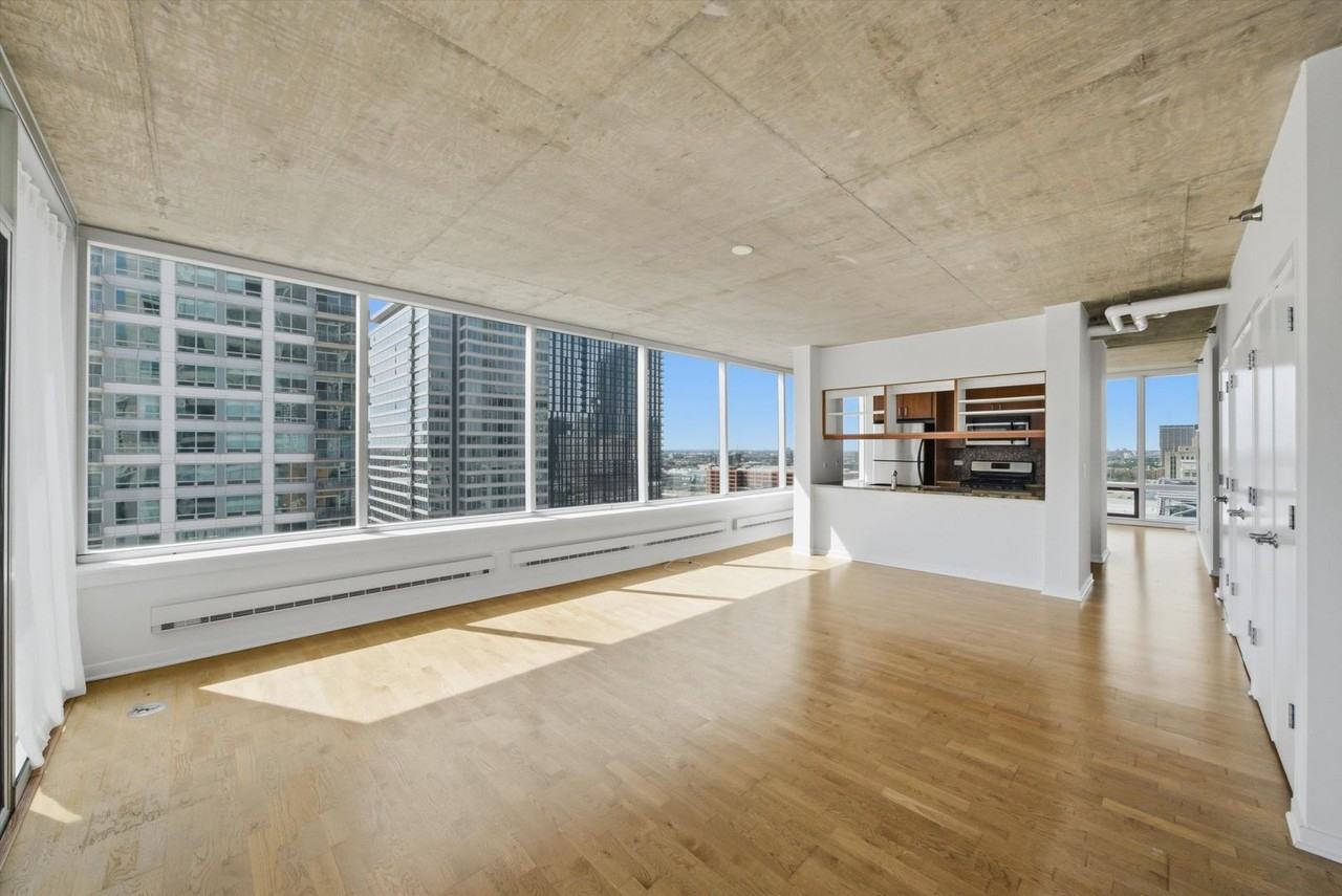 611 S Wells St - Photo 2 of 24