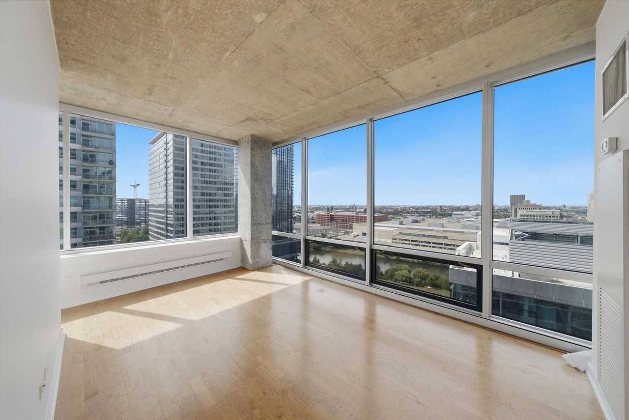 611 S Wells St - Photo 3 of 24