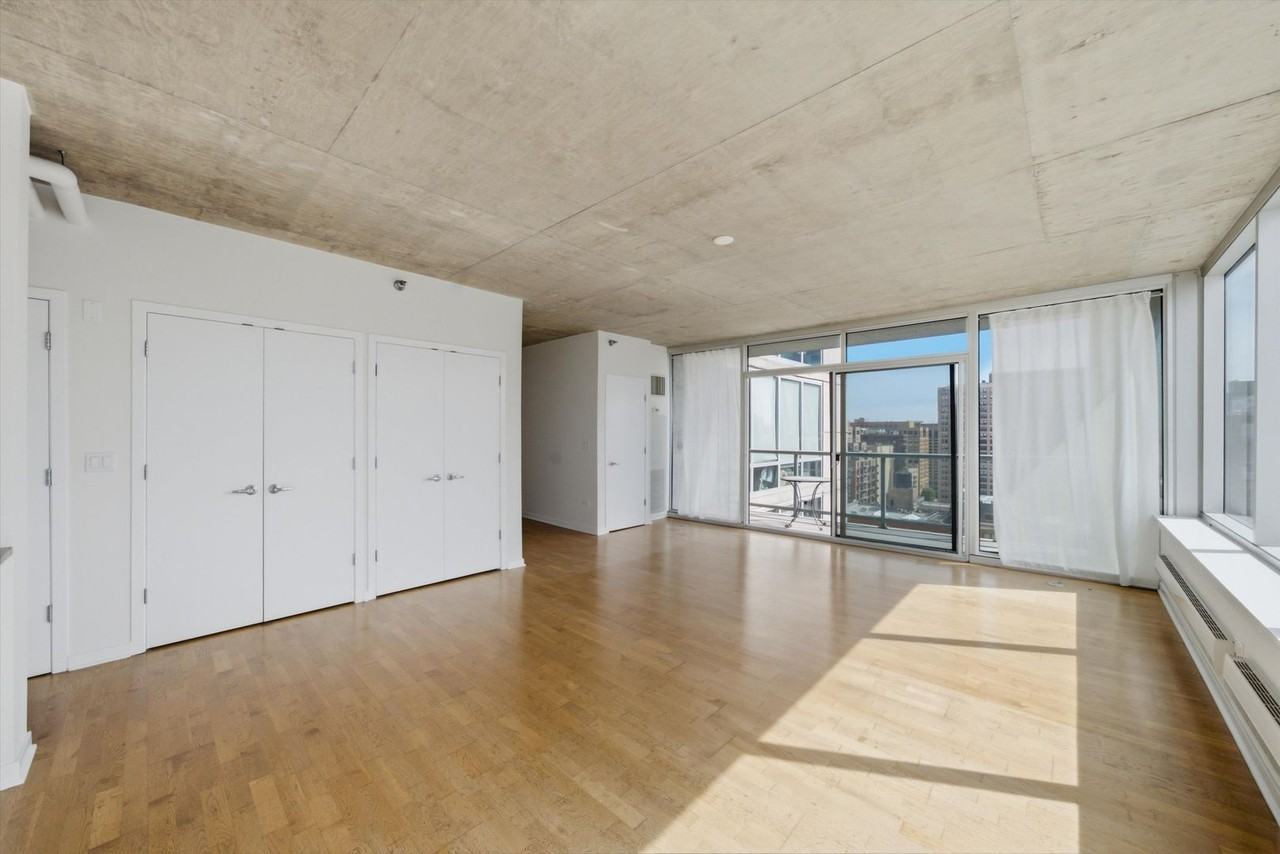 611 S Wells St - Photo 4 of 24