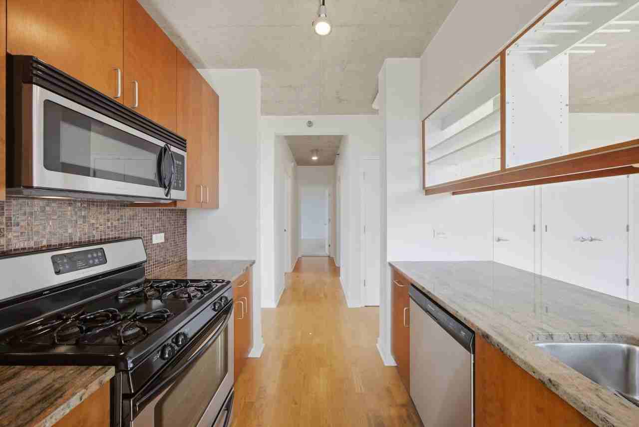 611 S Wells St - Photo 5 of 24