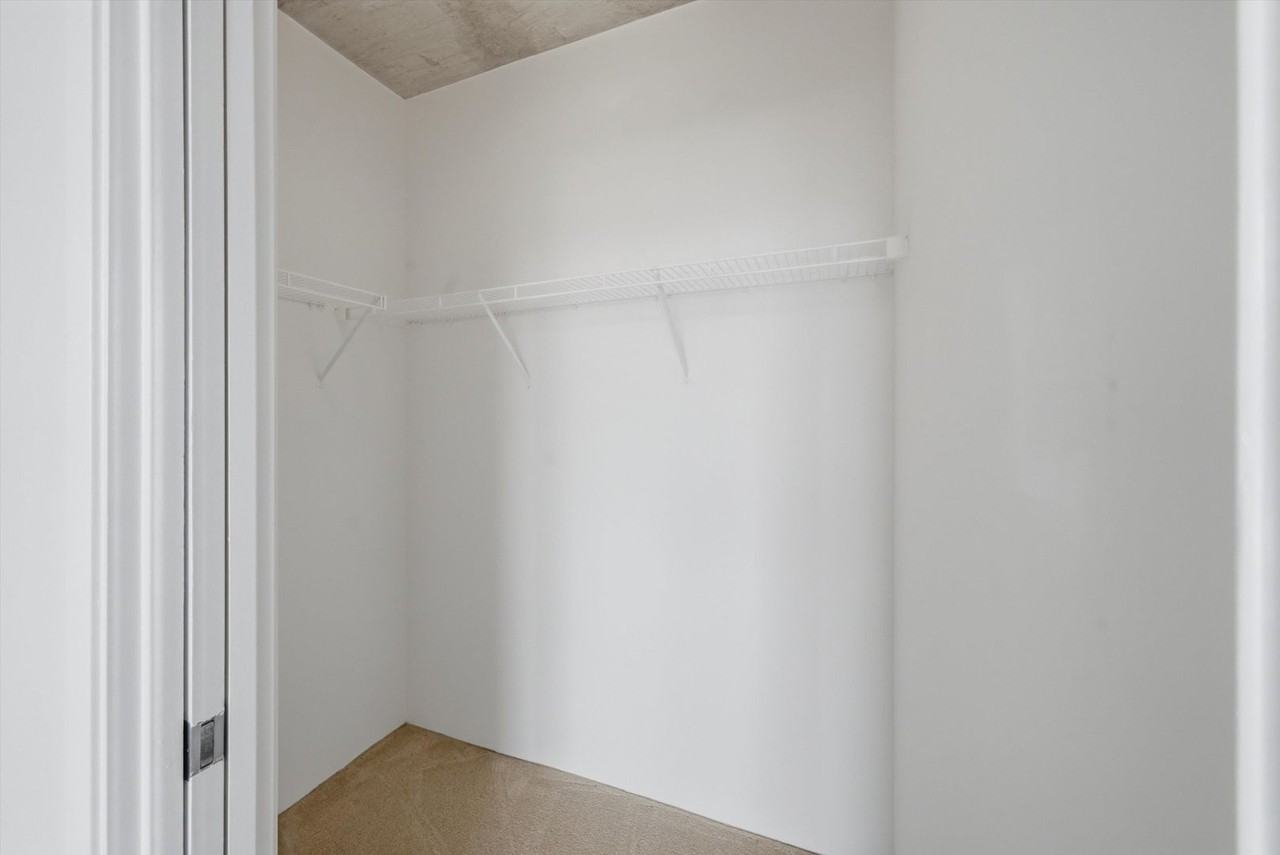 611 S Wells St - Photo 7 of 24