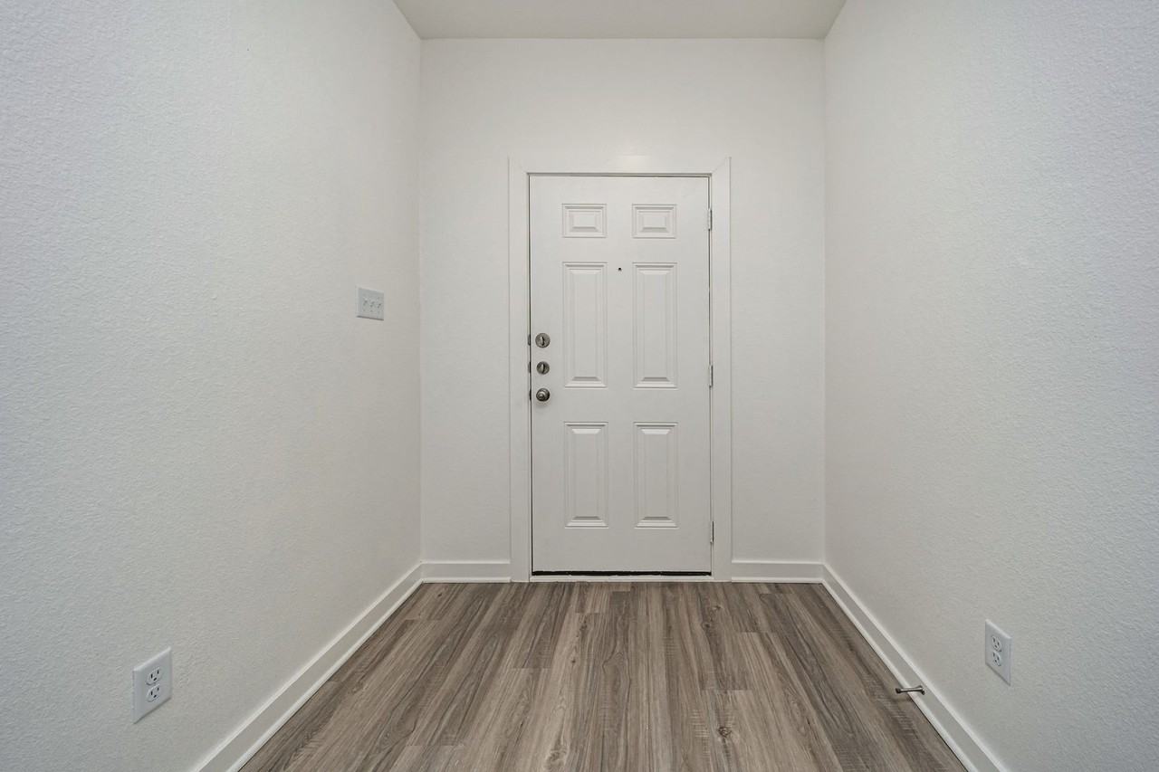 1934 Augustus Dr - Photo 4 of 42