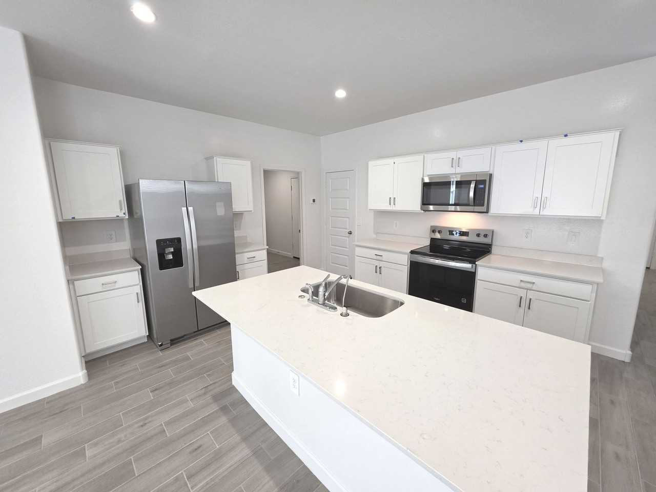 2677 W Simone Ave - Photo 3 of 28