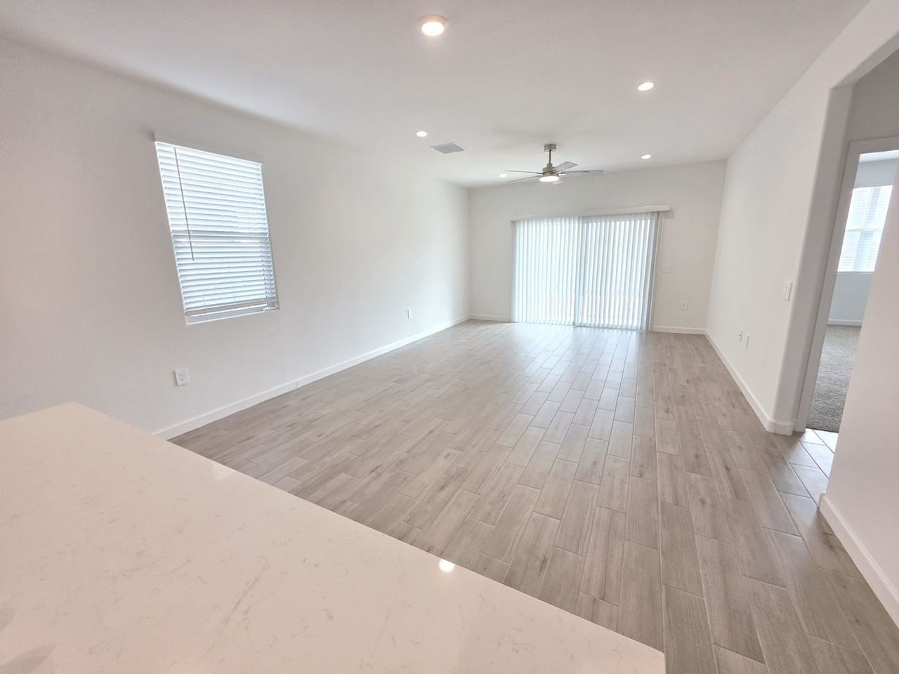 2677 W Simone Ave - Photo 5 of 28