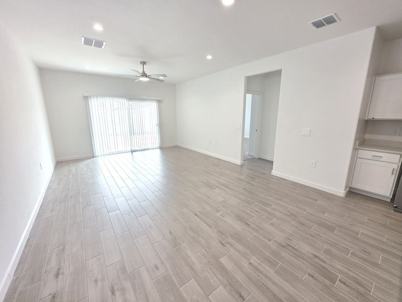 2677 W Simone Ave - Photo 6 of 28