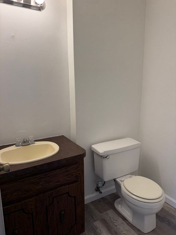 913 Belle Valley Dr - Photo 2 of 23