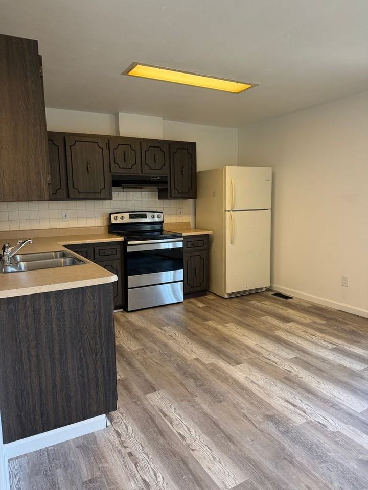 913 Belle Valley Dr - Photo 3 of 23