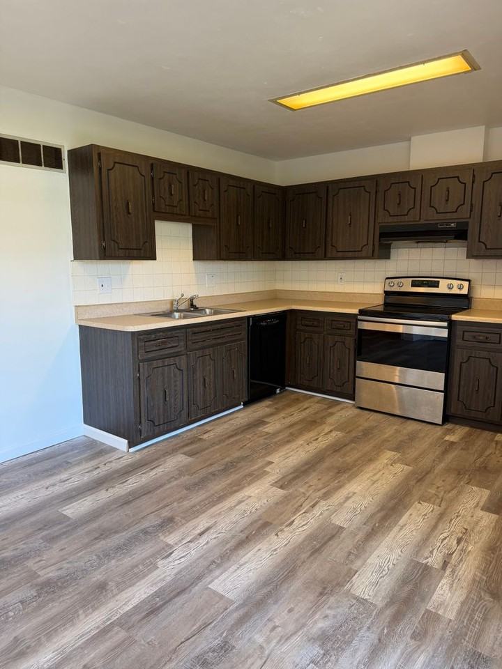 913 Belle Valley Dr - Photo 4 of 23