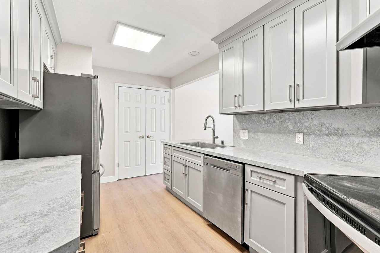22555 Kinst Ct - Photo 5 of 28