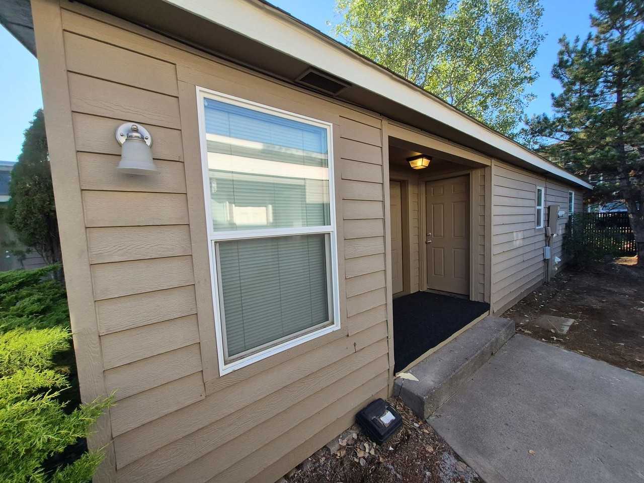 1320 Sw Obsidian Ave - Photo 2 of 19