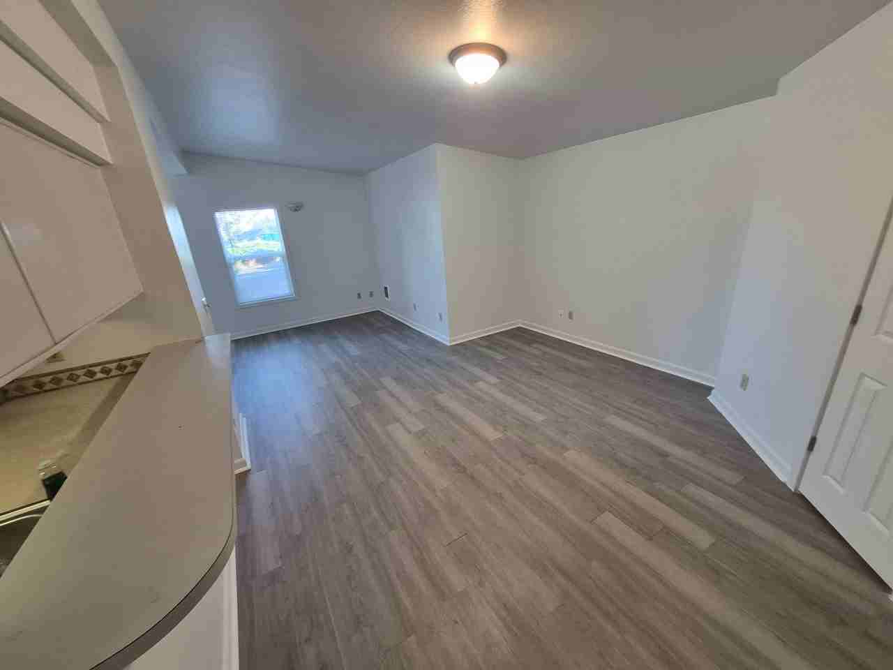 1320 Sw Obsidian Ave - Photo 5 of 19
