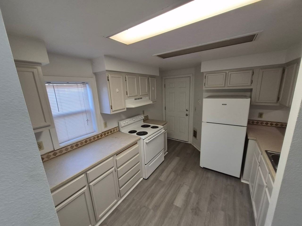 1320 Sw Obsidian Ave - Photo 7 of 19
