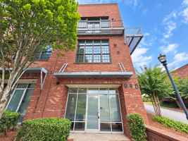 featured image of 945 College Ave