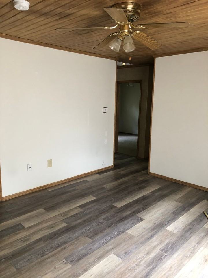 131 N Clark St - Photo 4 of 32