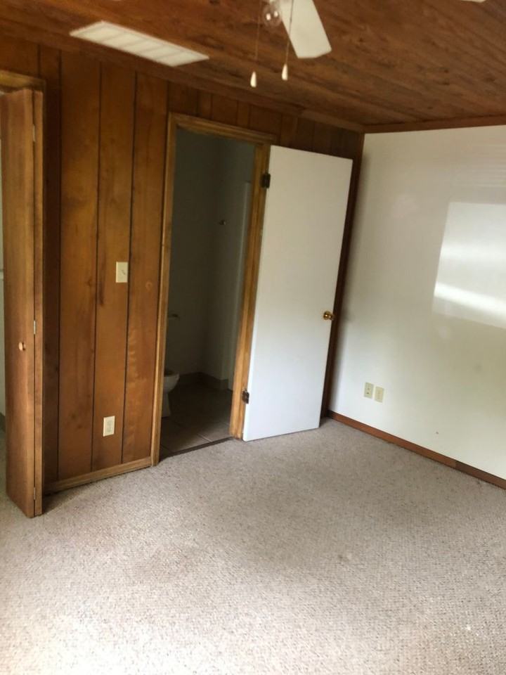 131 N Clark St - Photo 5 of 32