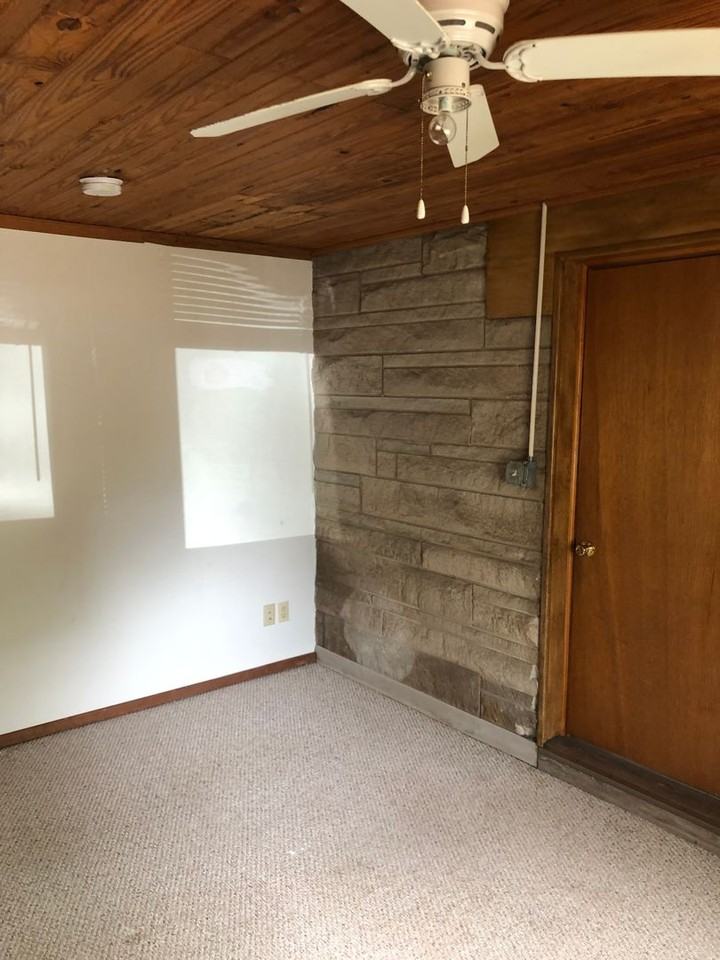 131 N Clark St - Photo 6 of 32