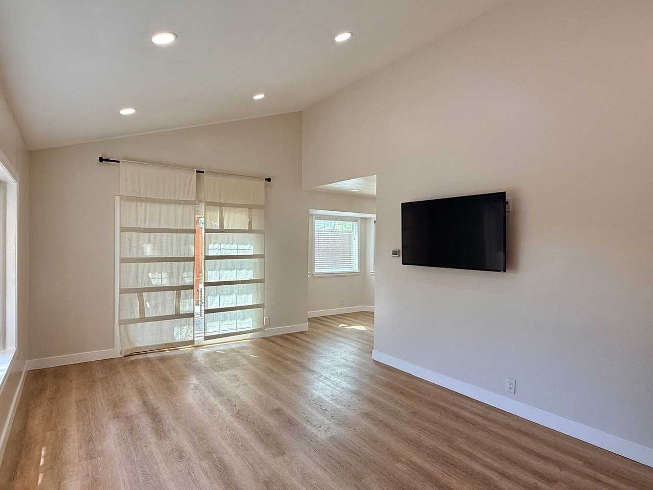 5403 Vauxhall Cir - Photo 2 of 20