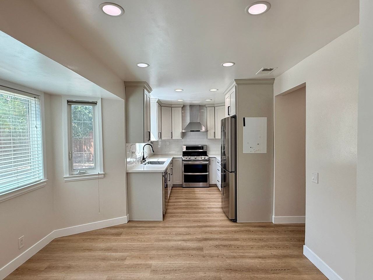 5403 Vauxhall Cir - Photo 4 of 20
