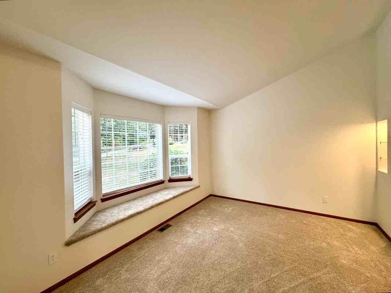 24275 Taree Dr Ne - Photo 5 of 38