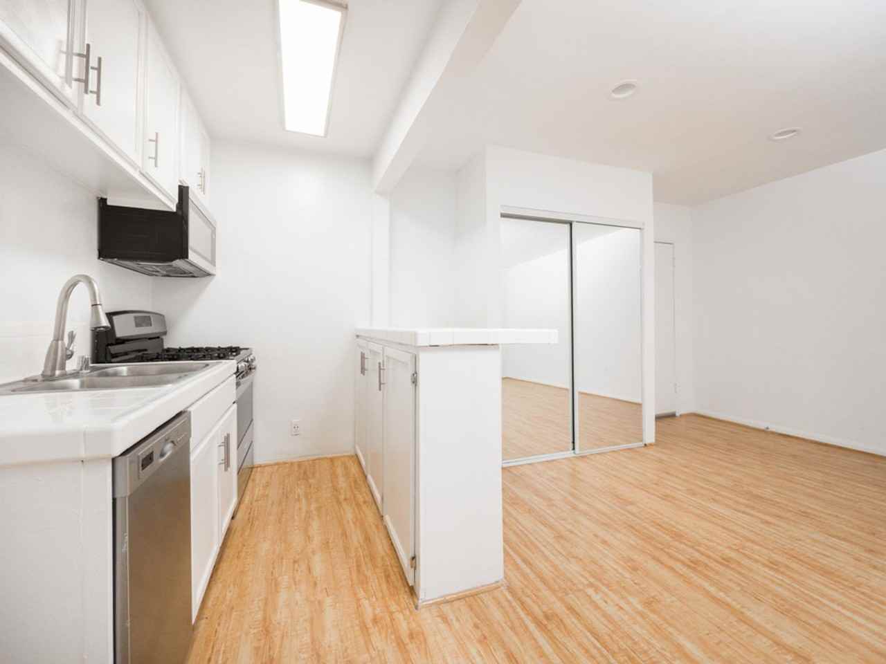1800 Grace Ave - Photo 5 of 21