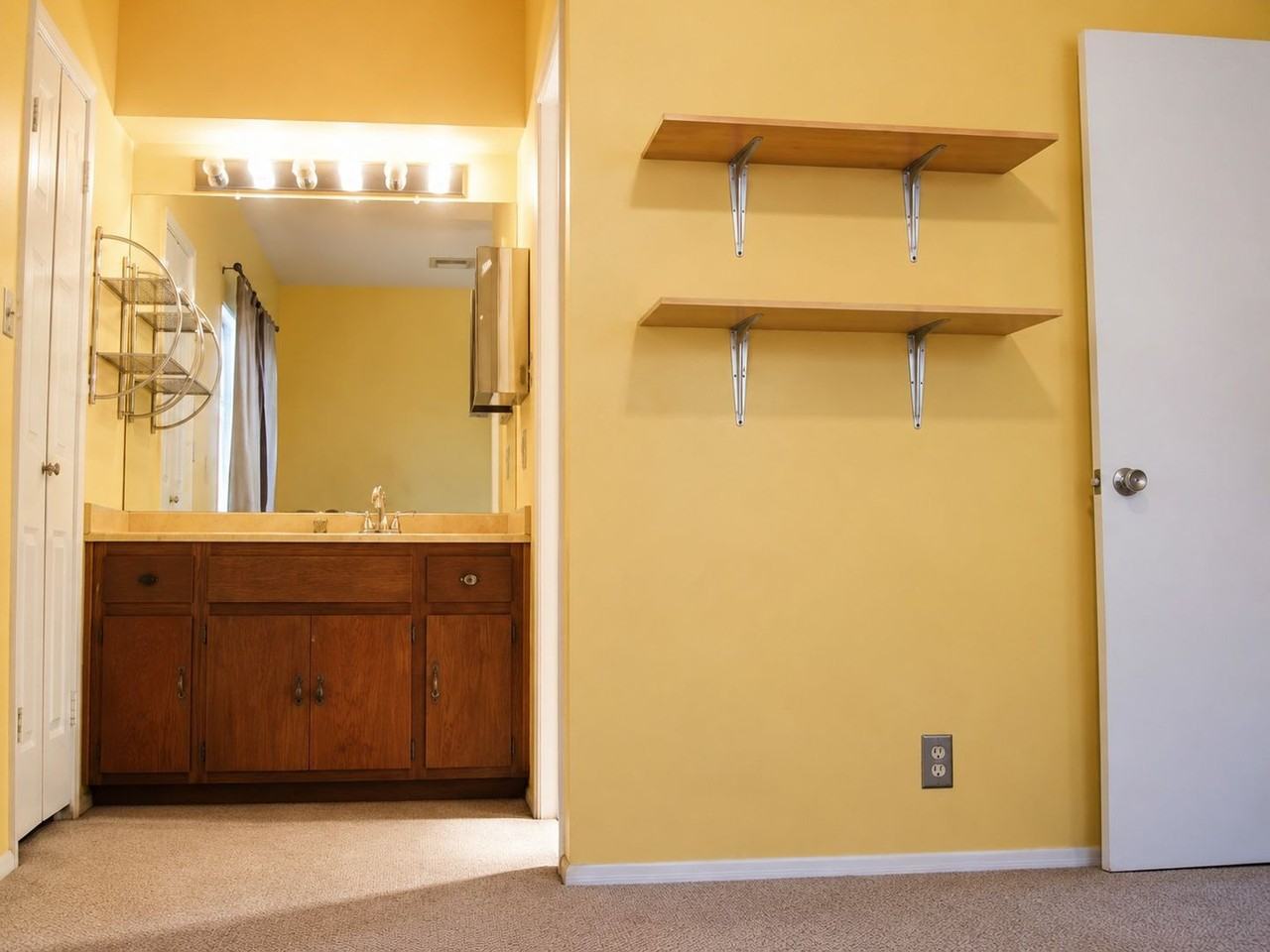 303 W 35th St #204 - Photo 3 of 6