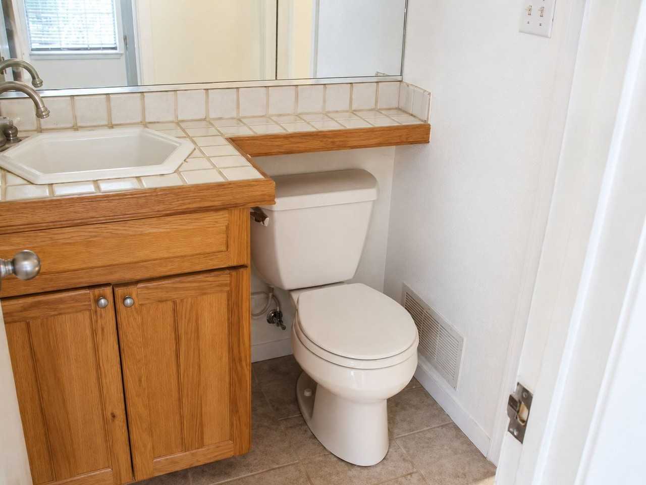 303 W 35th St #204 - Photo 4 of 6