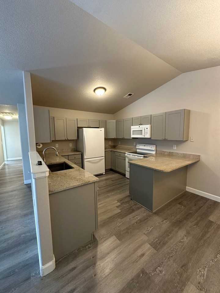 4407 Springer Ct - Photo 2 of 10