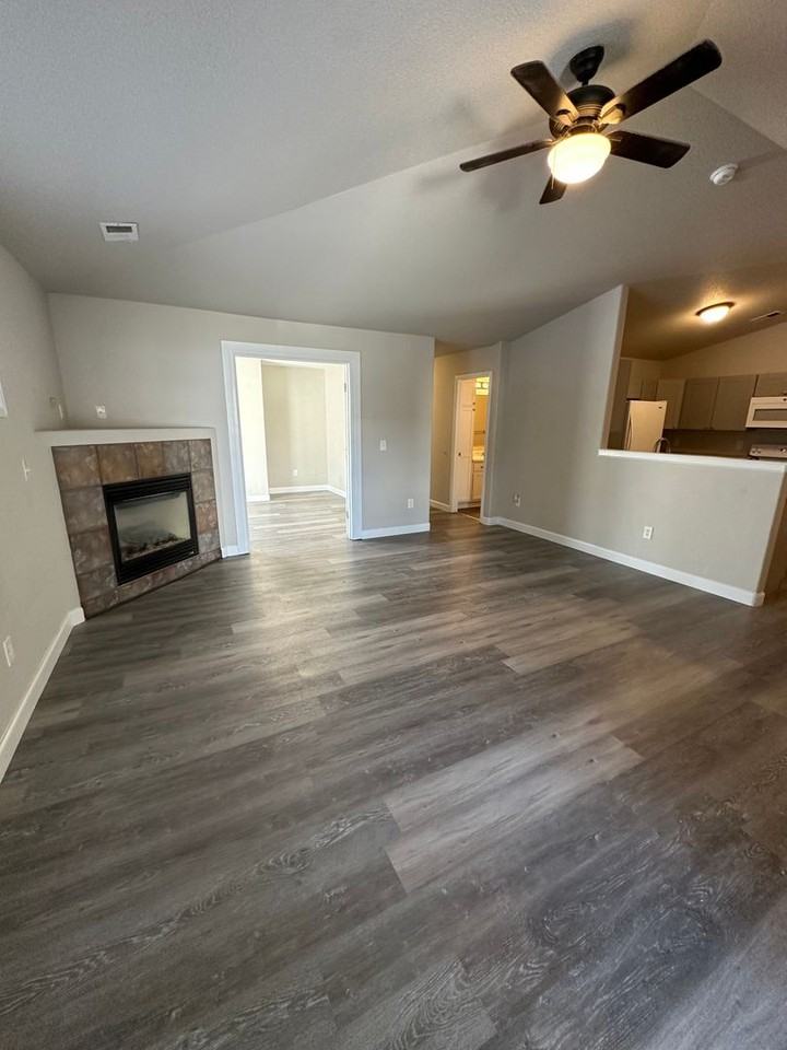 4407 Springer Ct - Photo 3 of 10