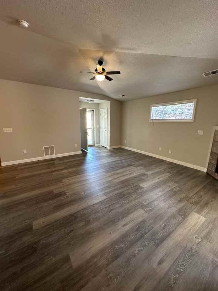 4407 Springer Ct - Photo 4 of 10