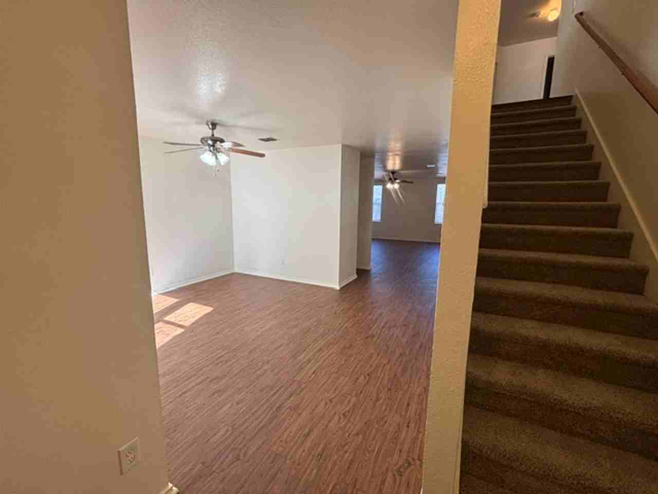 1424 Krista Dr - Photo 5 of 29