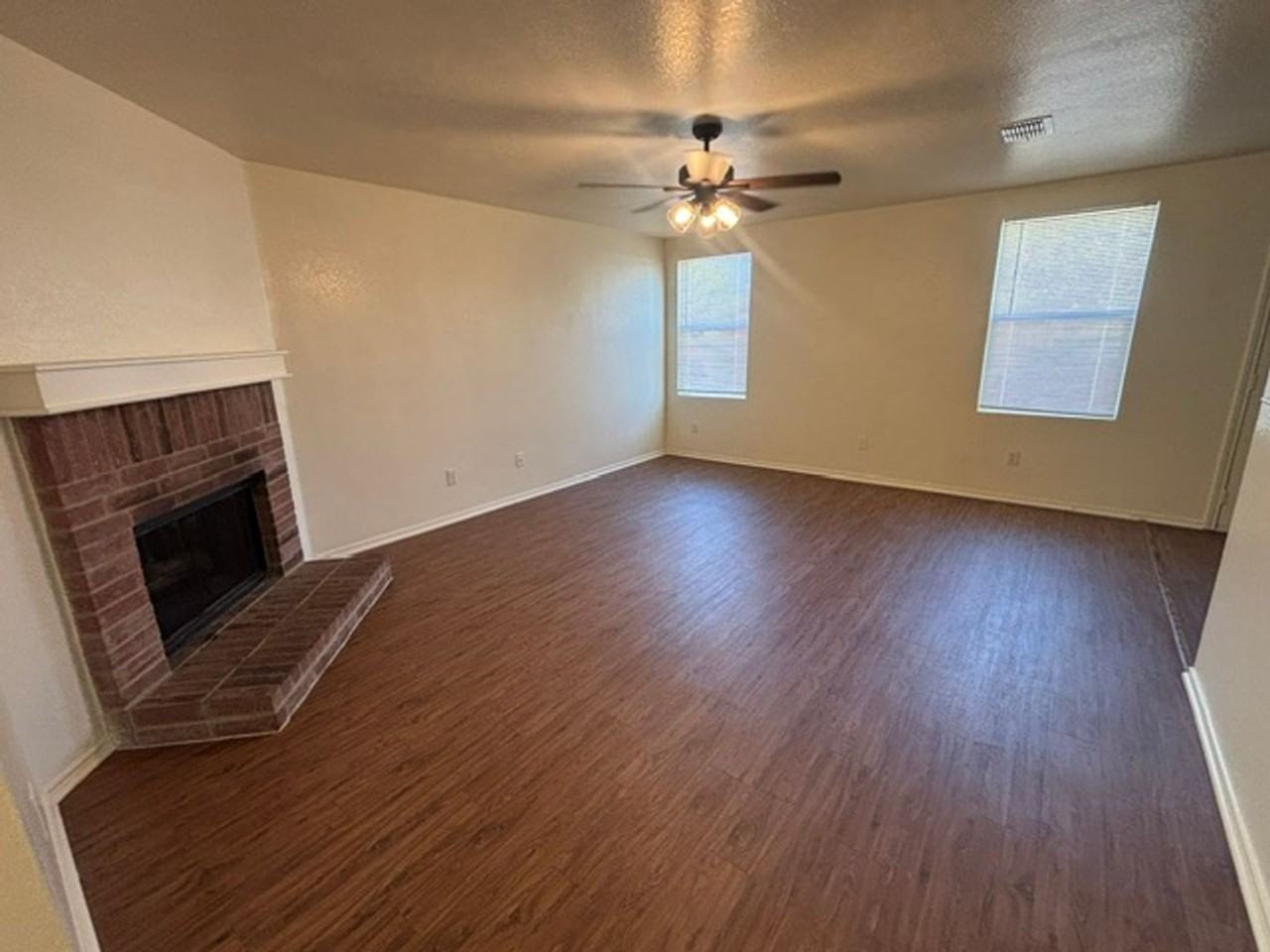 1424 Krista Dr - Photo 7 of 29