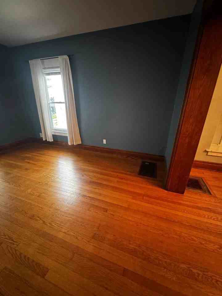 504 Bryant Ave - Photo 4 of 21