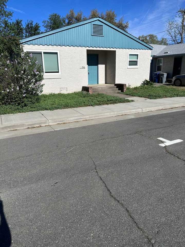 1916 8th St - Photo 2 of 37