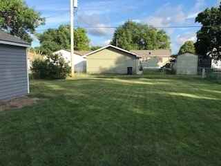 223 E 20th St - Photo 4 of 10