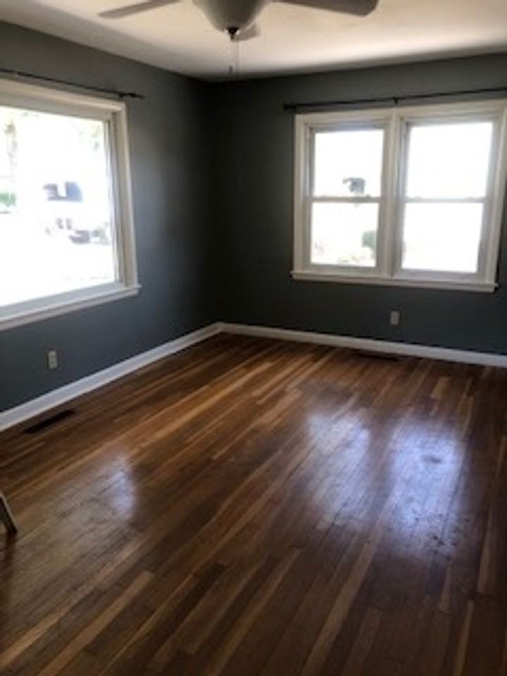 223 E 20th St - Photo 5 of 10