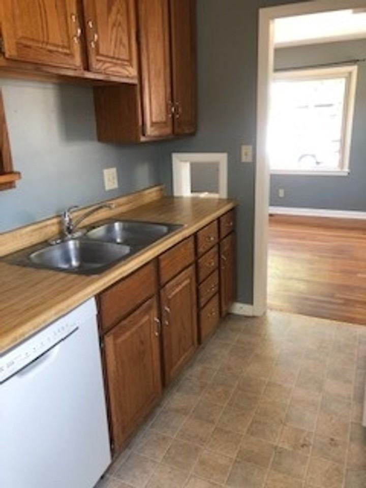 223 E 20th St - Photo 7 of 10