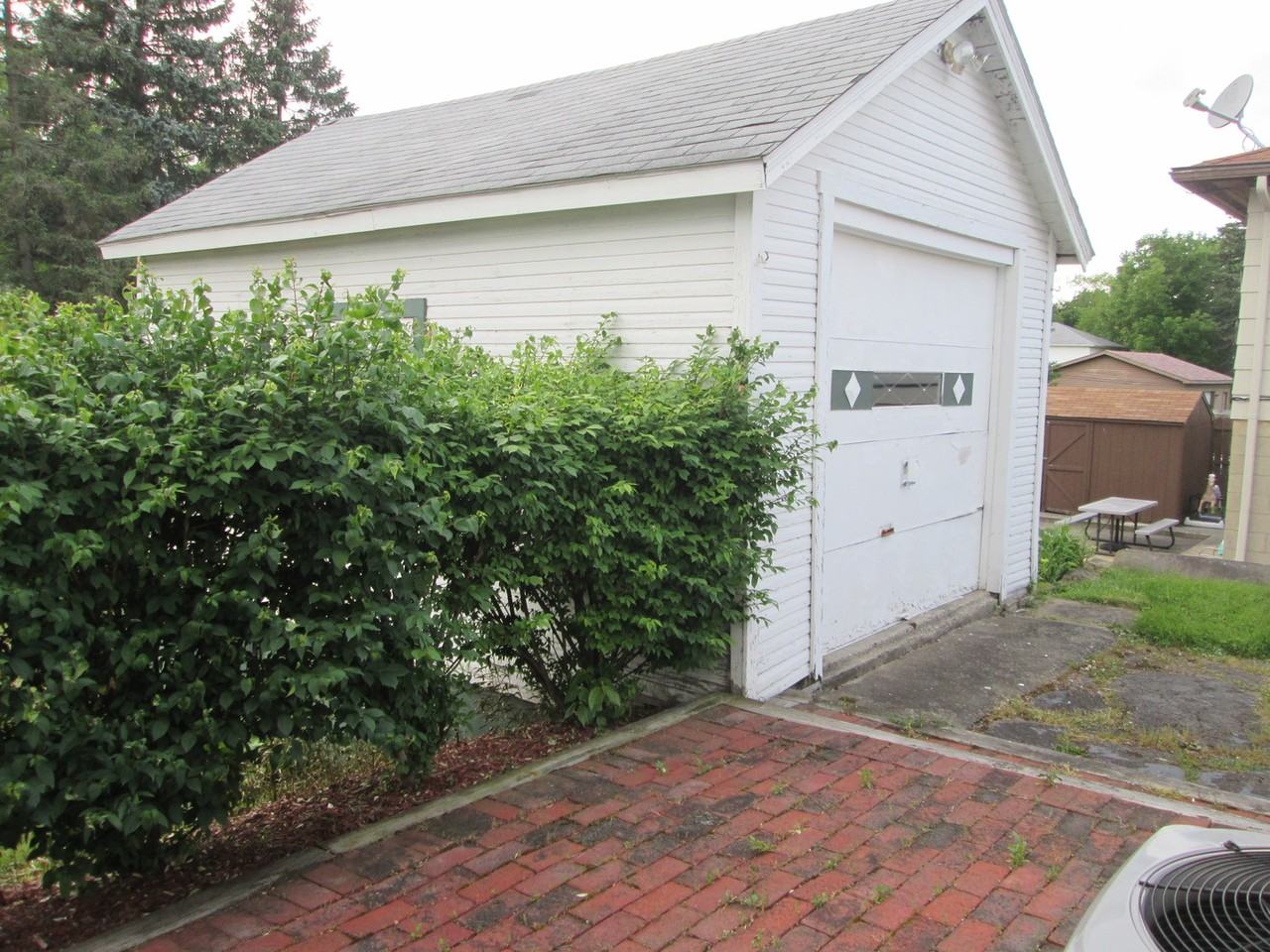 1112 Washington Ave - Photo 4 of 23