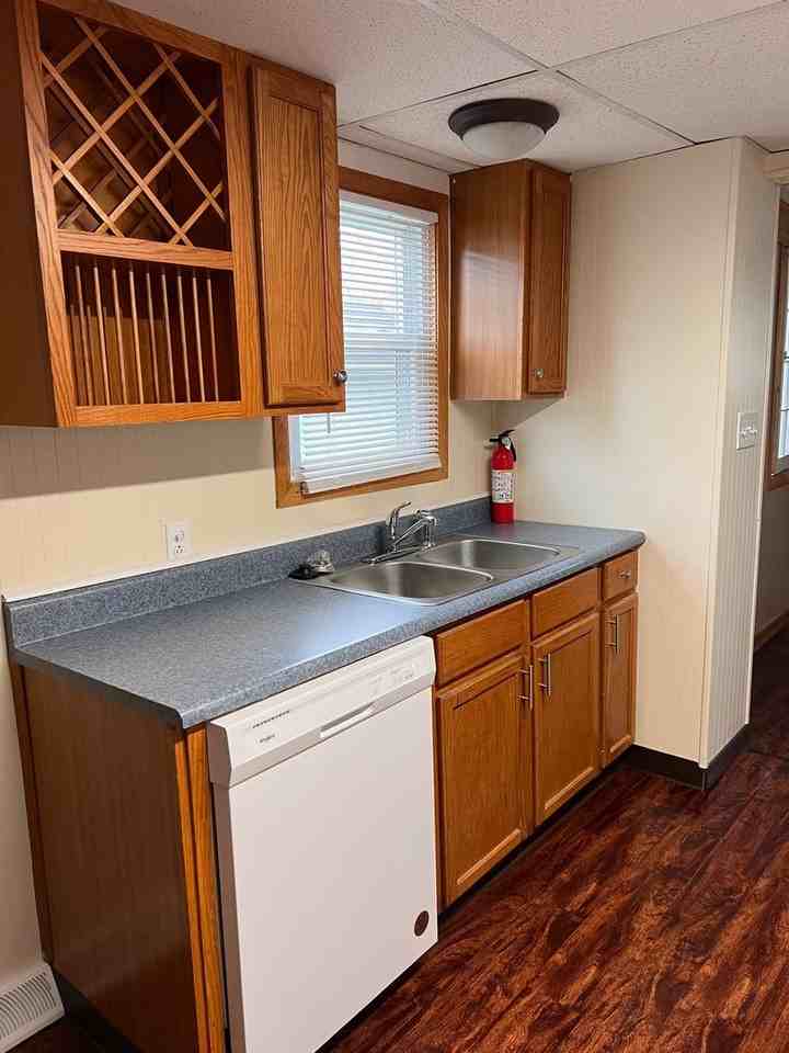1112 Washington Ave - Photo 6 of 23