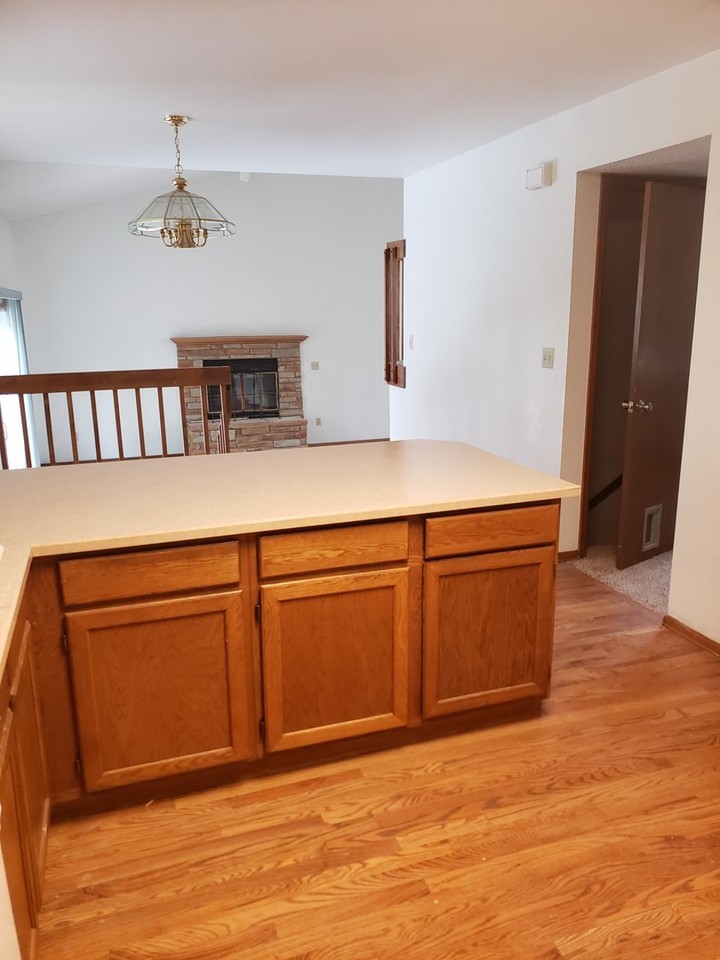 5217 Willowbrook Rd - Photo 3 of 8