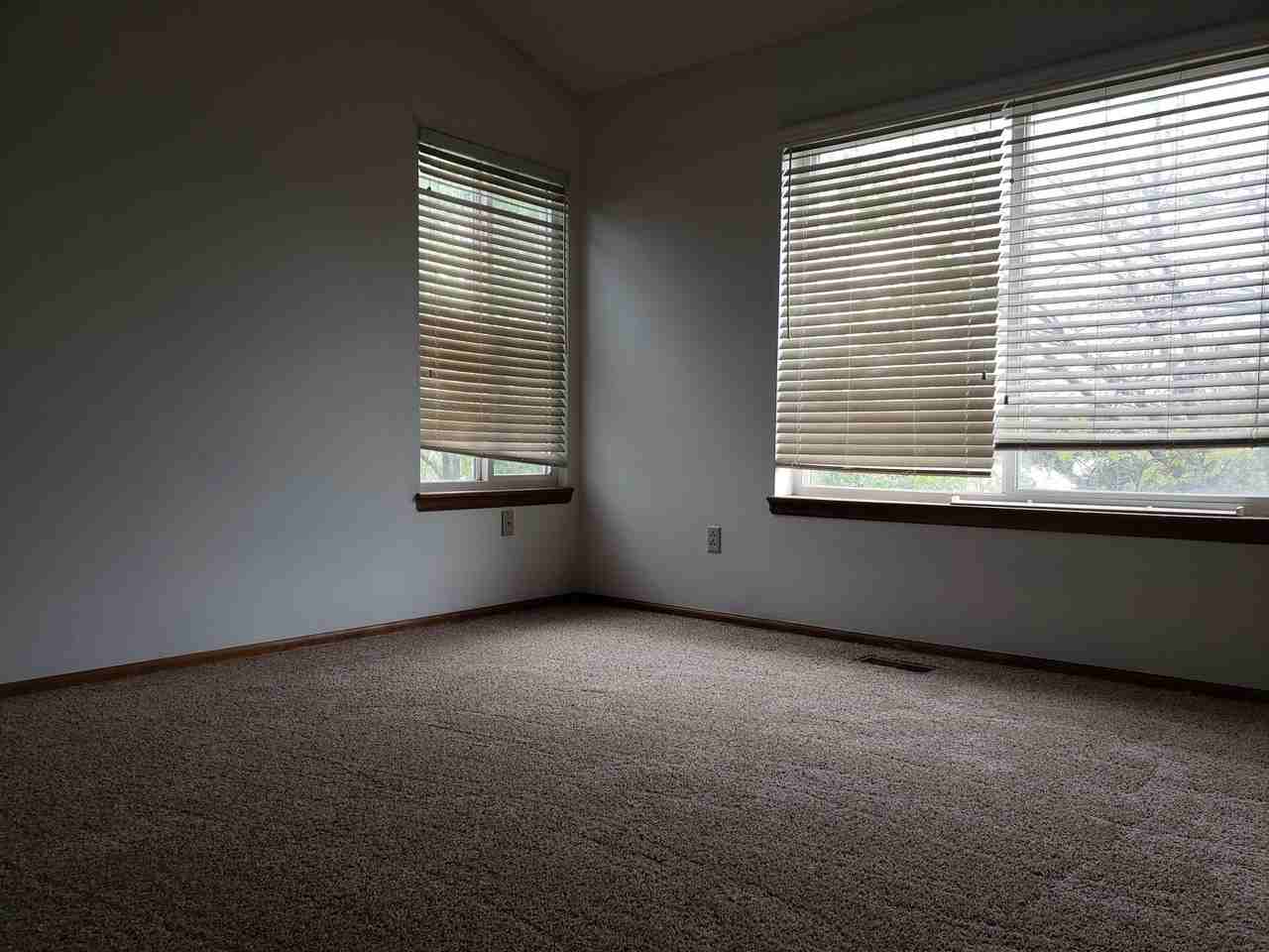 5217 Willowbrook Rd - Photo 2 of 8