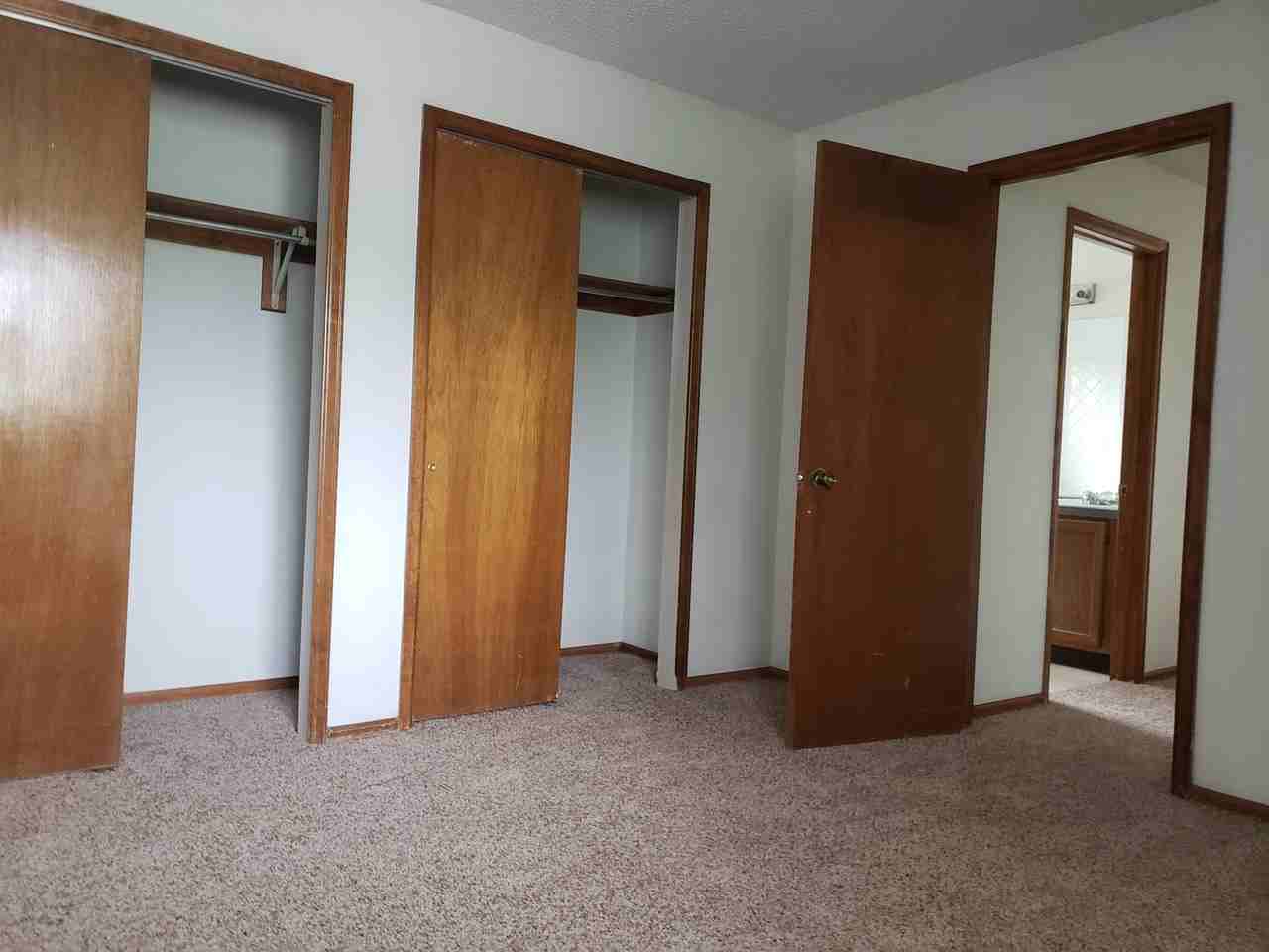 5217 Willowbrook Rd - Photo 6 of 8