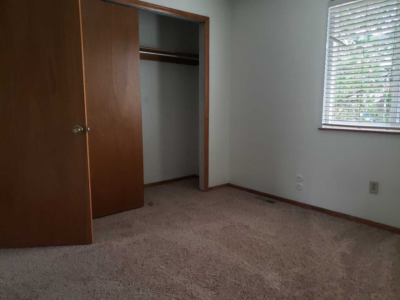 5217 Willowbrook Rd - Photo 3 of 8