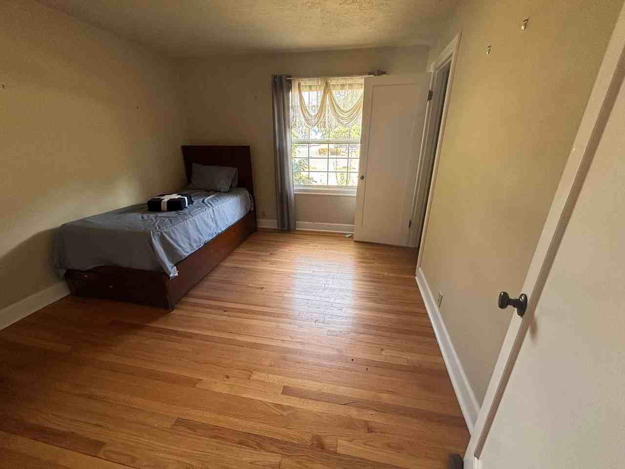 3325 Sw 182nd Ave - Photo 4 of 10