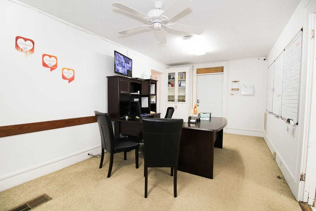 752 Dalzell St - Photo 5 of 9