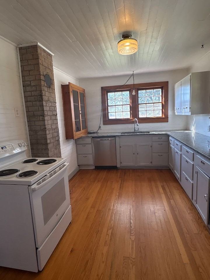 4350 Stephenson Rd - Photo 7 of 31