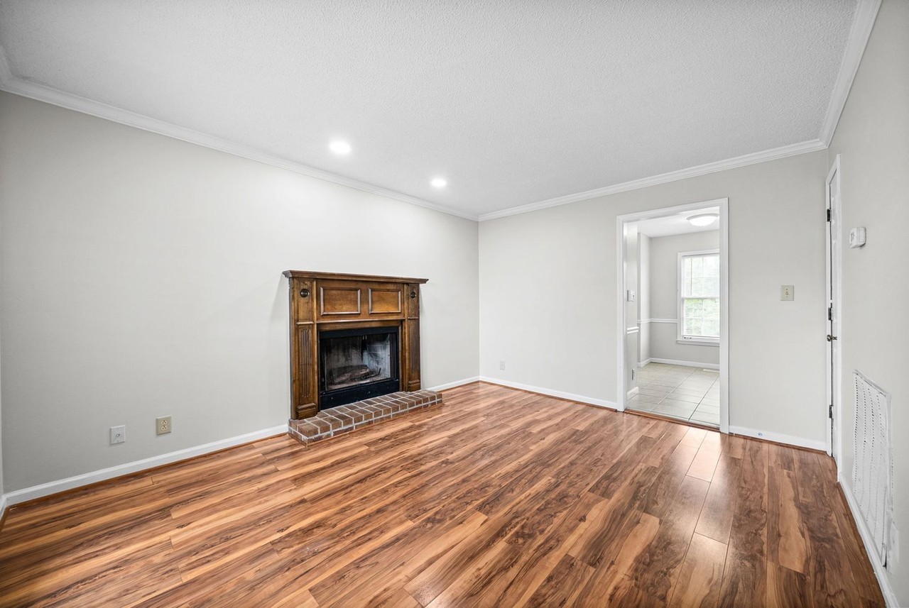 2166 Bauling Ln - Photo 5 of 25