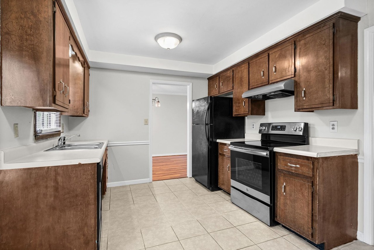 2166 Bauling Ln - Photo 7 of 25